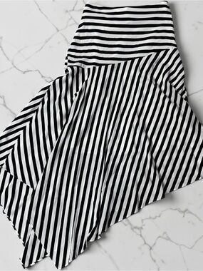 I.N.C. International Concepts
Women's Printed Asymmetrical Midi Skirt